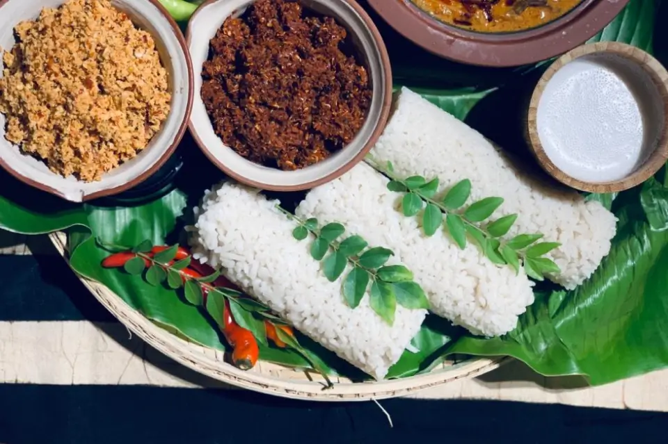 Pittu with Coconut Sambol  